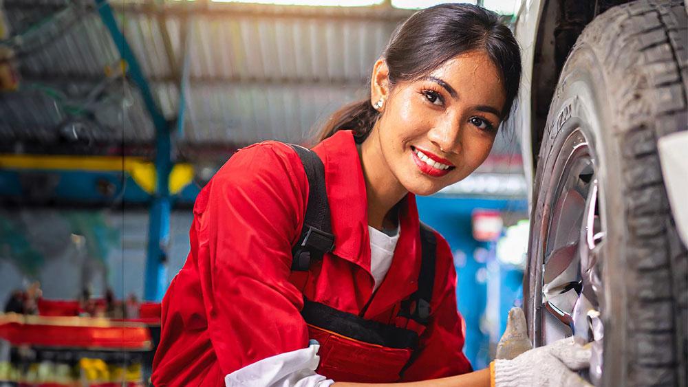 Mengenal Spooring dan Manfaatnya untuk Kendaraan Mengenal Spooring dan Manfaatnya untuk Kendaraan